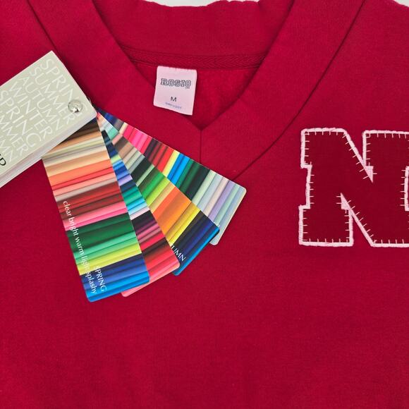 Rosio Medium V-Neck Nebraska Collegiate Pullover Sweatshirt - Picture 4 of 6
